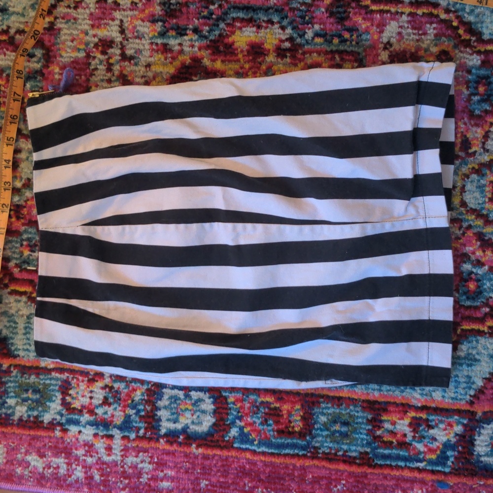 B&W striped mini skirt